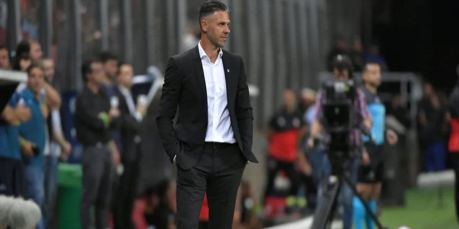 El entrenador diagrama al equipo que comenzará a disputar el torneo doméstico, pero un detalle lo mantiene preocupado.