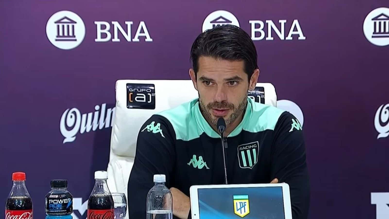 El entrenador habló en conferencia y declaró sobre su porvenir en el club.