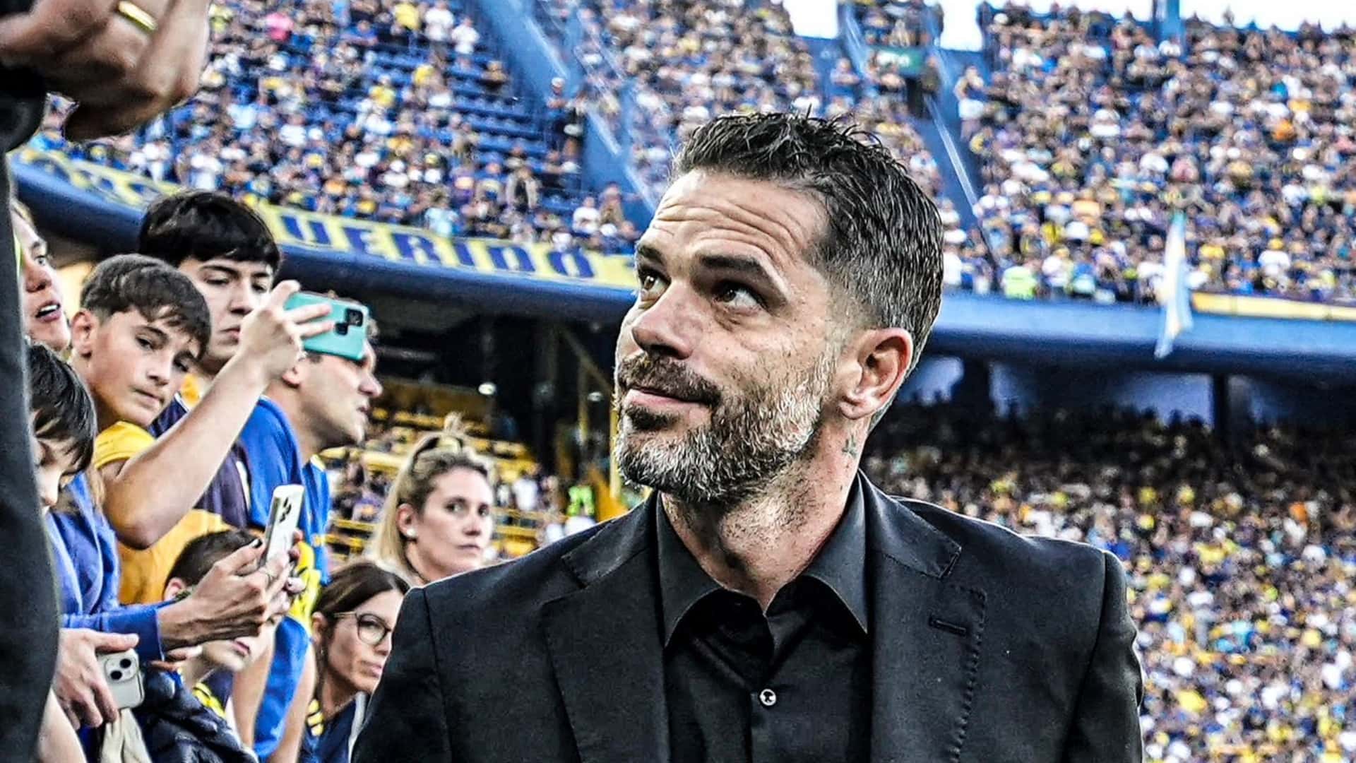 El entrenador quiere a dos defensores que juegan en el Viejo Continente.