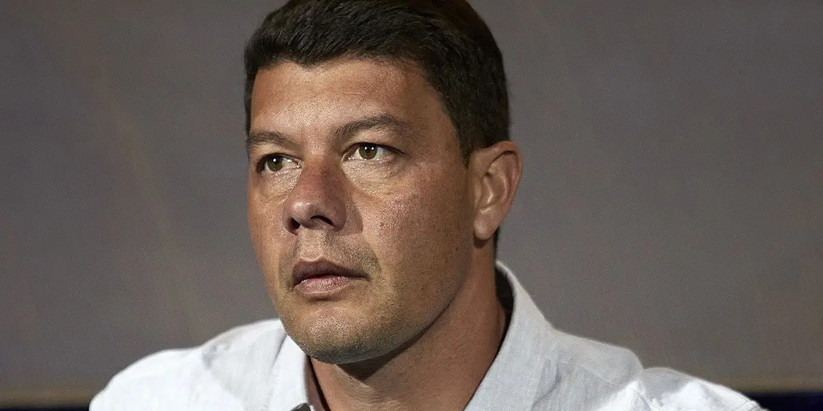 El entrenador Xeneize aseguró su continuidad por un año luego de una reunión con el Consejo de Fútbol.