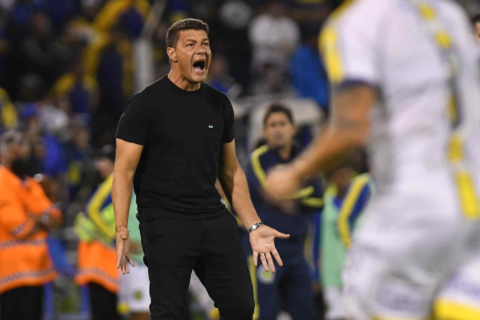 El entrenador Xeneize está pensando en hacer dos modificaciones luego del triunfo ante Central y el partido que tendrá ante el Rojo. Además, estudia un cambio de dibujo táctico.