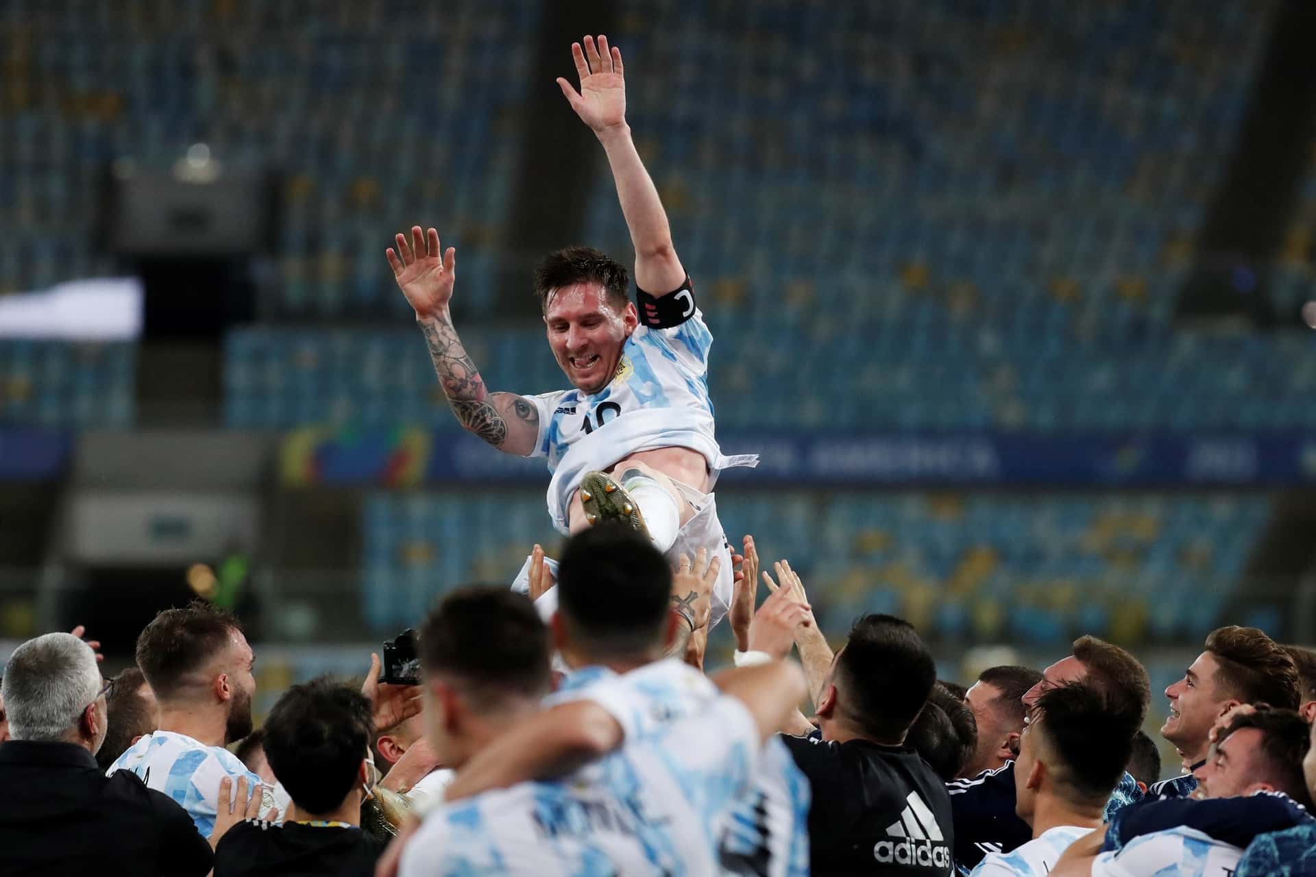 El equipo de Lionel Scaloni venció por 1-0 a Brasil en el Maracaná.