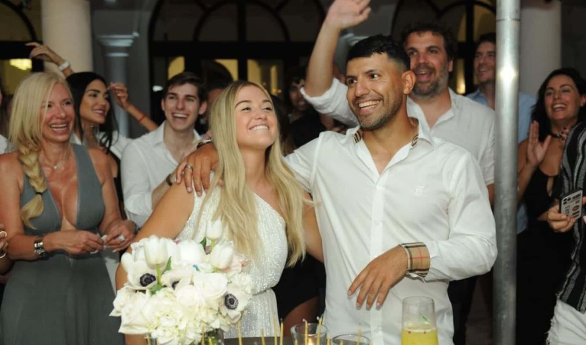 El ex crack argentino y actual streamer, festejó con su familia y amigos sus 34 años en su nueva mansión en Miami.