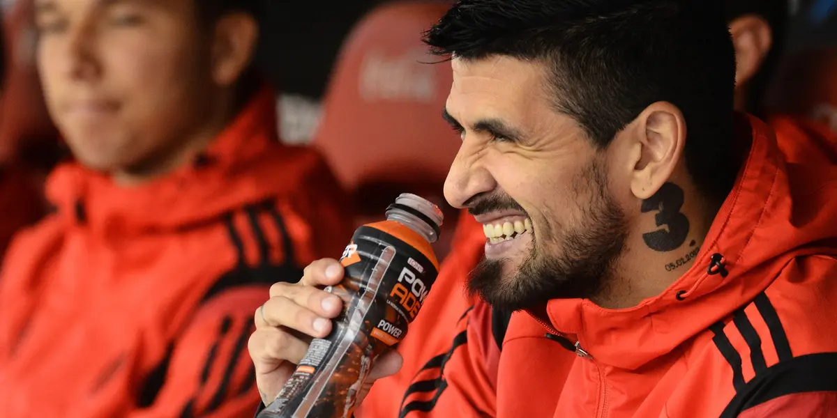 El ex futbolista contó cuáles son las únicas dos casacas del Millonario que Riquelme tiene guardadas.