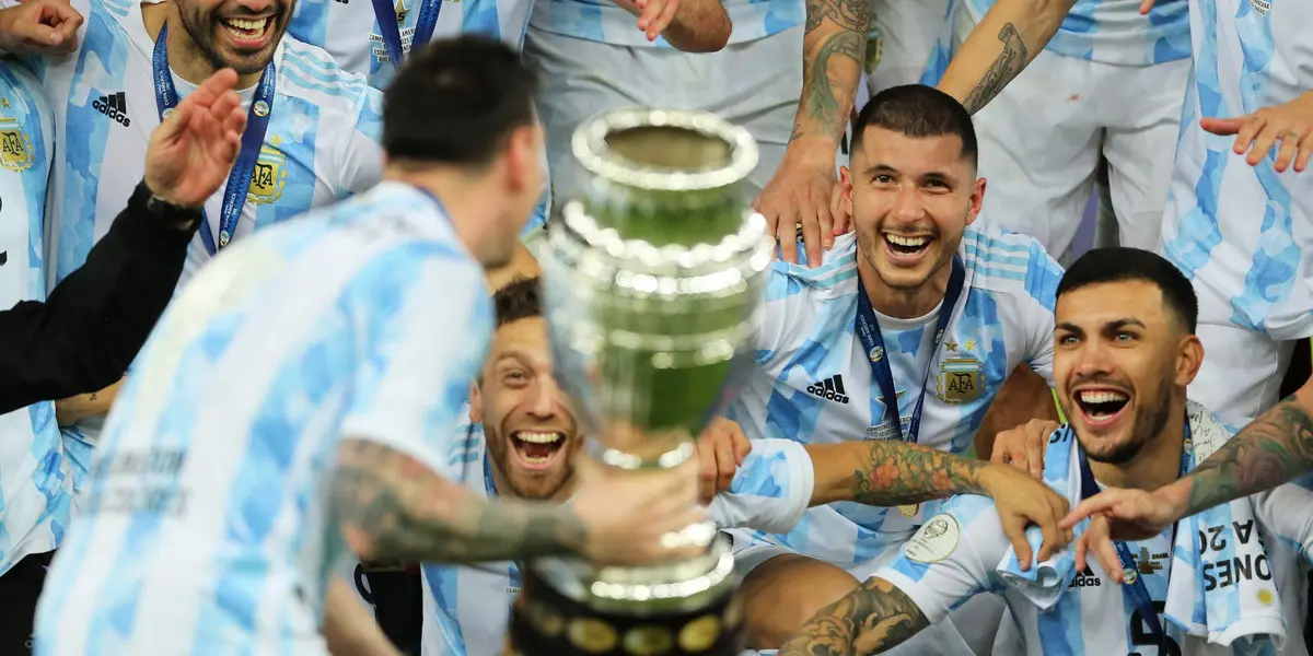 El ex futbolista de la Selección cumplió con su palabra tras la consagración.