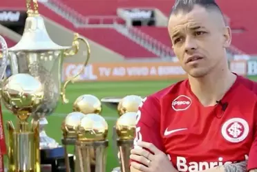 El ex futbolista de River Plate podría abandonar el equipo brasileño.