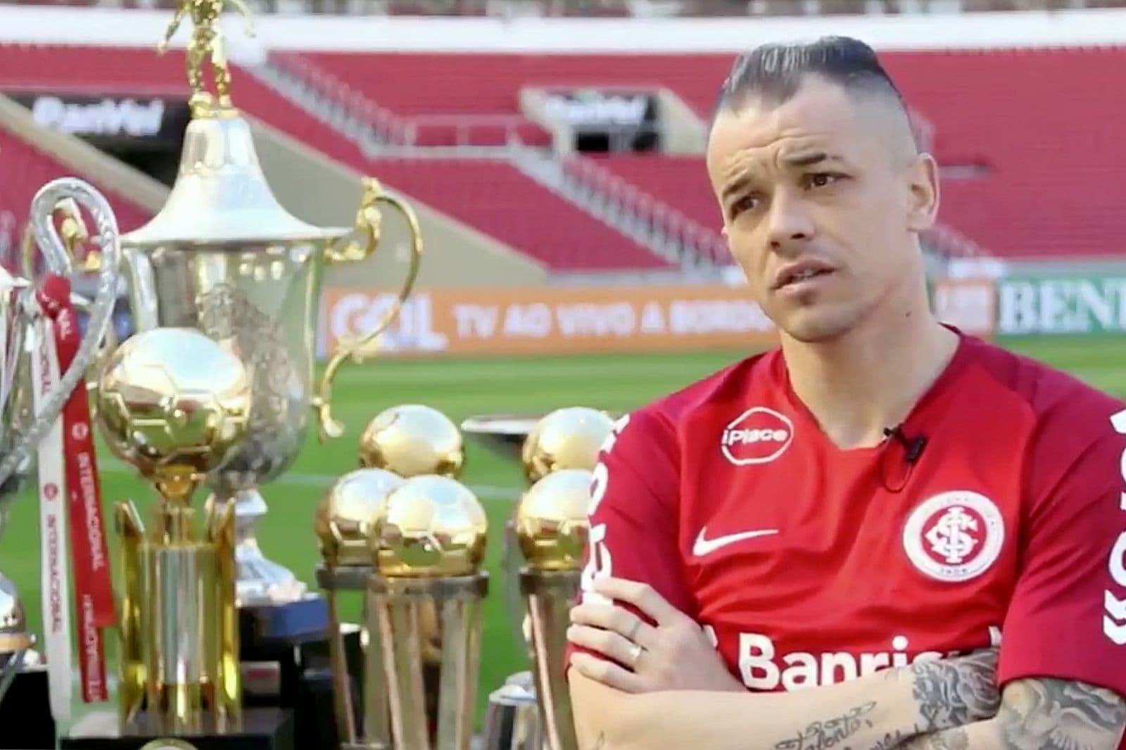 El ex futbolista de River Plate podría abandonar el equipo brasileño.