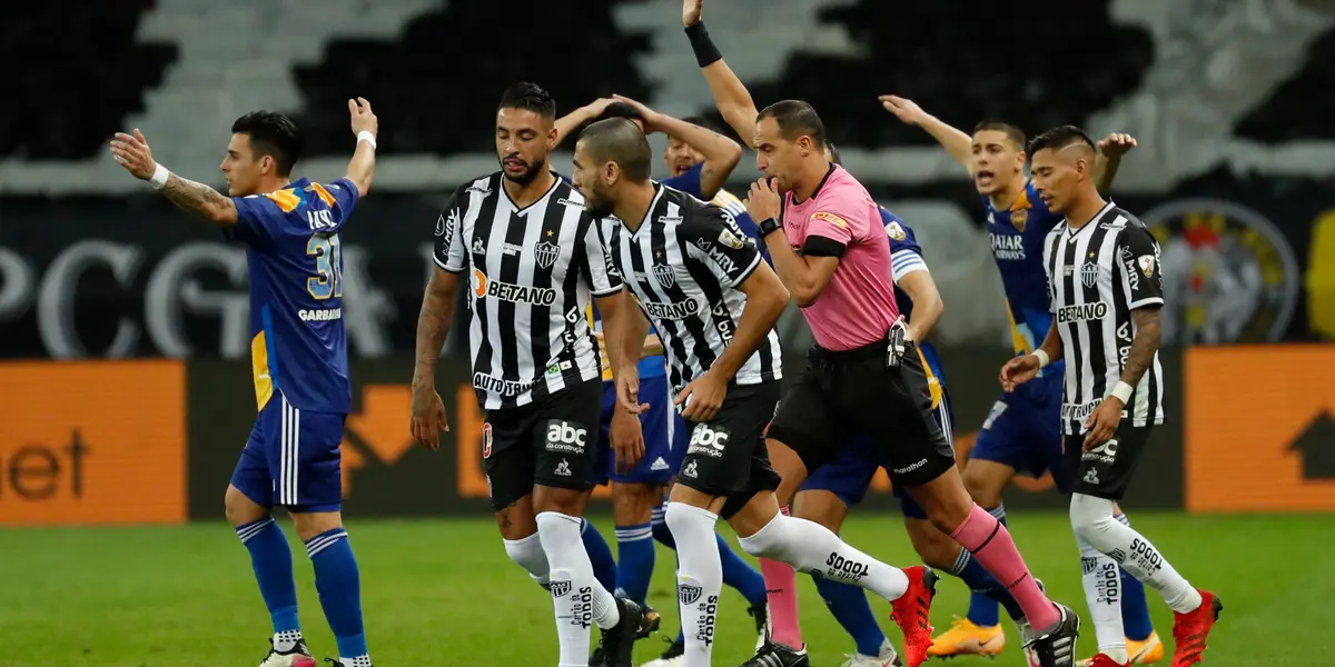 El ex futbolista dejó de lado su pasión por el club de Núñez y apoyó al clásico rival por la utilización del VAR.