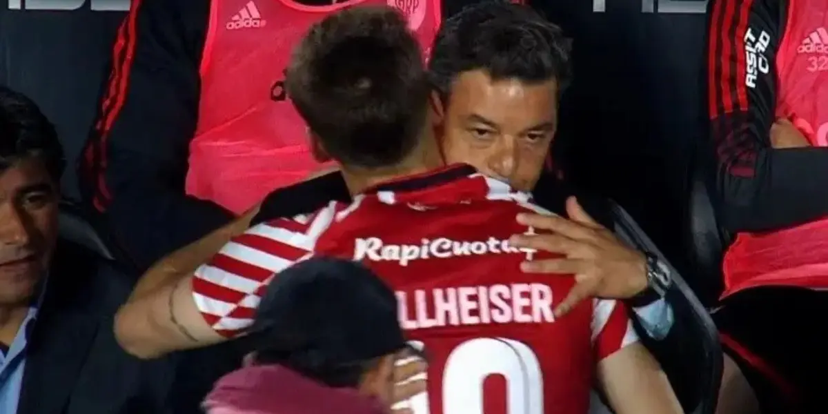 El ex jugador de River enfrentó por primera vez a su club de origen y los hinchas lo recibieron de una forma que trajo polémica.