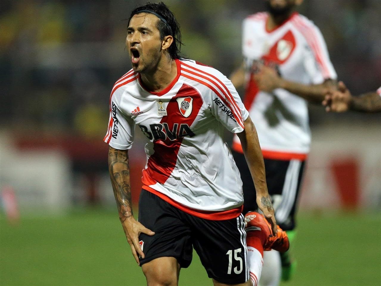 El ex jugador del Millonario apoyó al colombiano, que atraviesa un presente irregular en el club.
