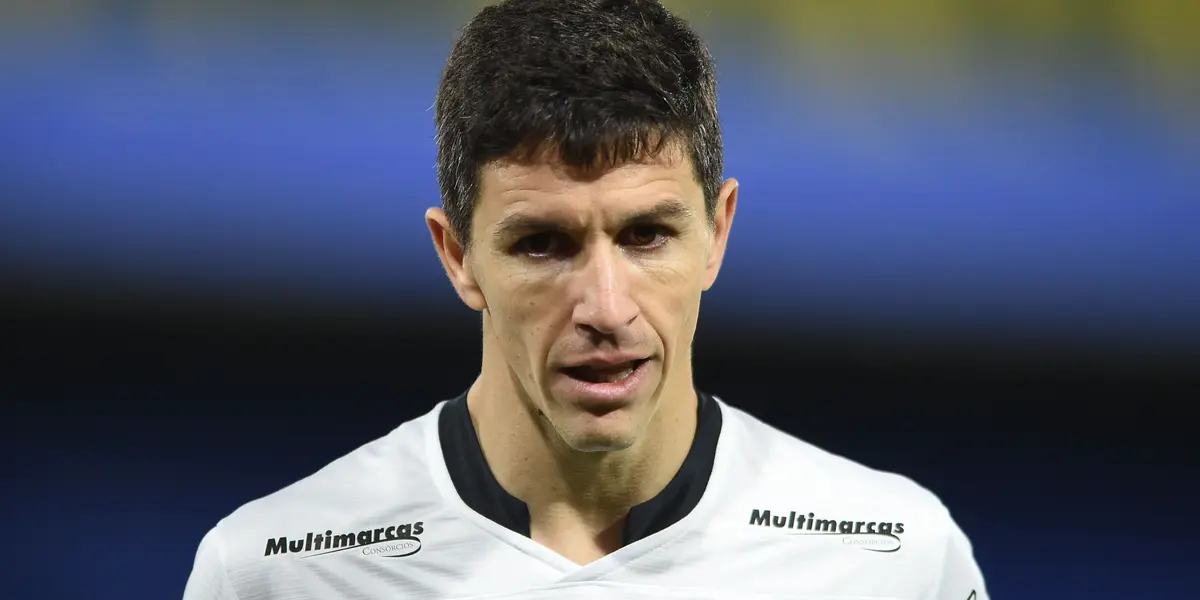 El ex River Plate contó por qué insistió tanto al árbitro para que esperara a continuar con el partido.