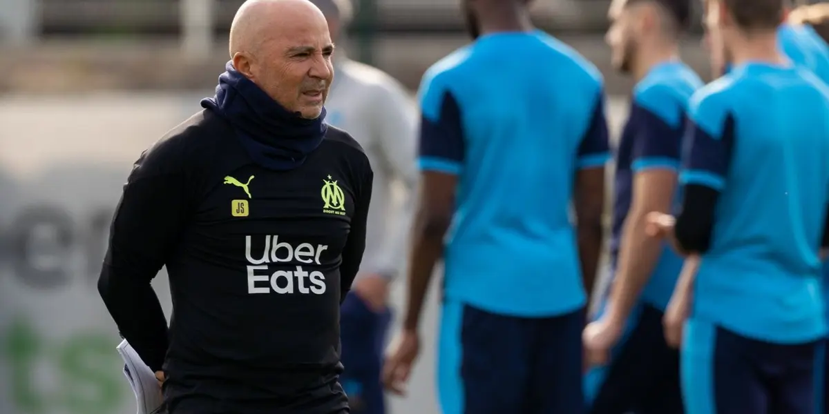 El ex técnico de la Selección Argentina busca reforzarse para la próxima temporada.