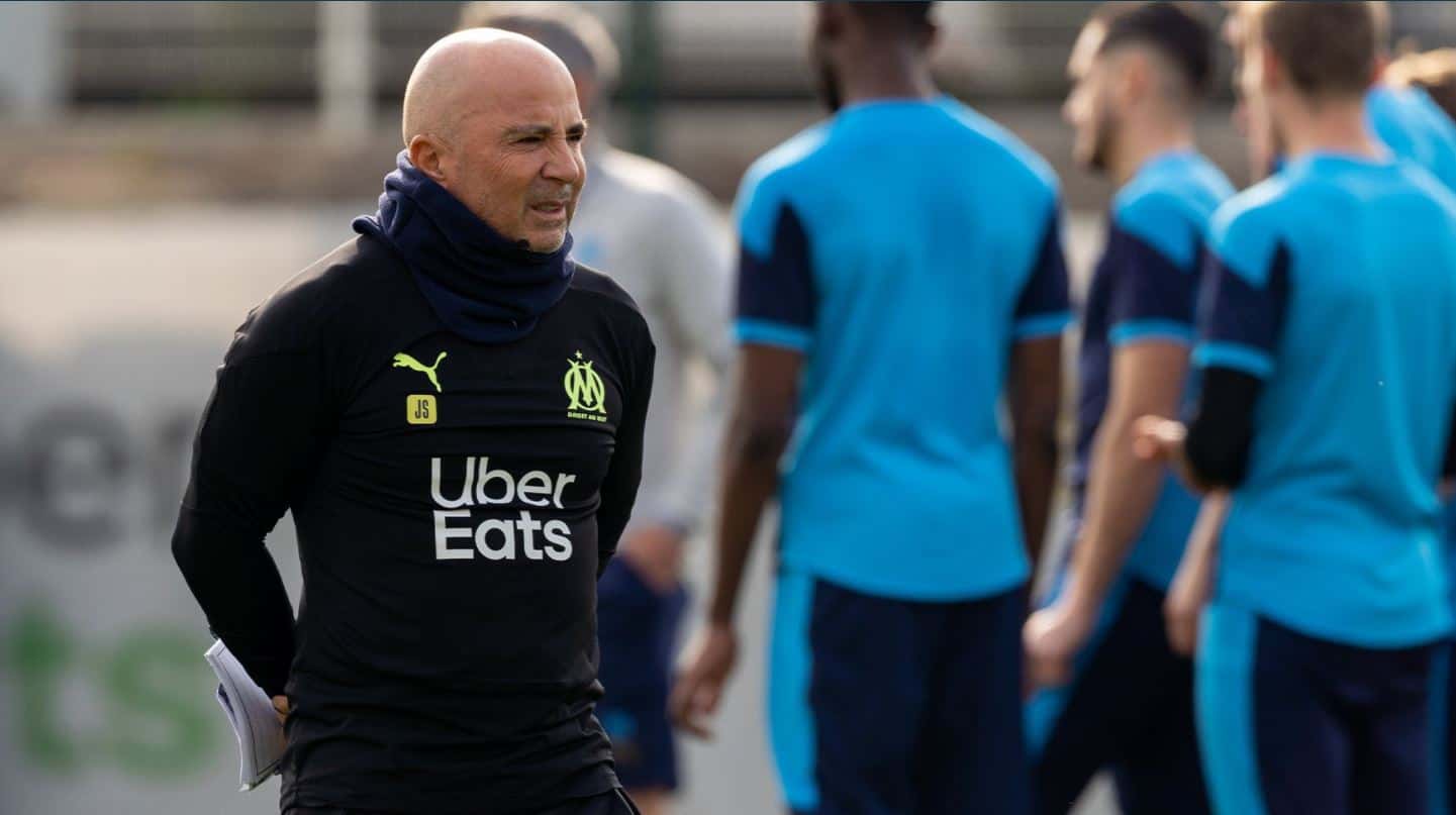 El ex técnico de la Selección Argentina busca reforzarse para la próxima temporada.