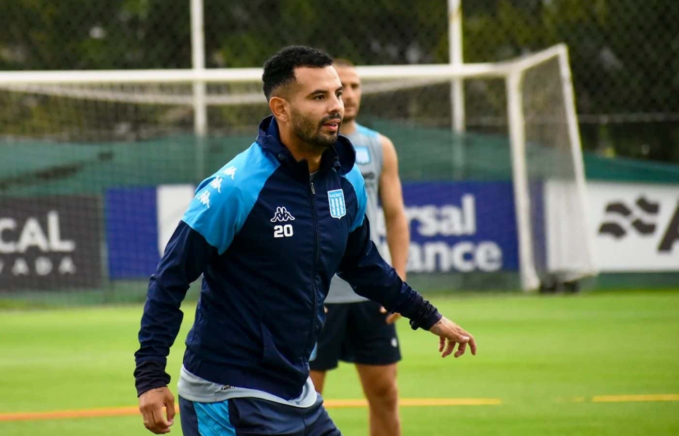 El ex volante de La Academia fue presentado en su nuevo equipo y rompió el silencio.