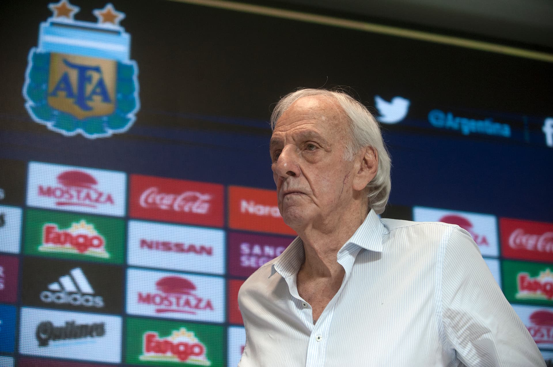 El exentrenador de la Selección nacional manifestó su enojo por la polémica decisión de las autoridades sanitarias brasileñas.