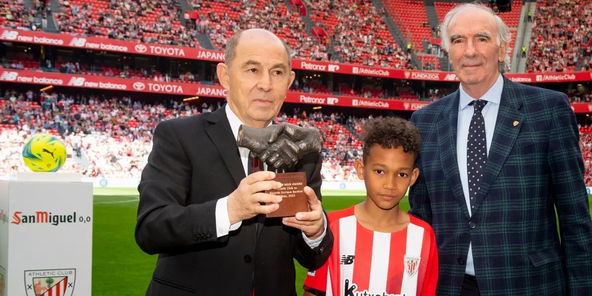 El exfutbolista de Independiente fue galardonado en España por su tremenda carrera ligada a un solo cub.