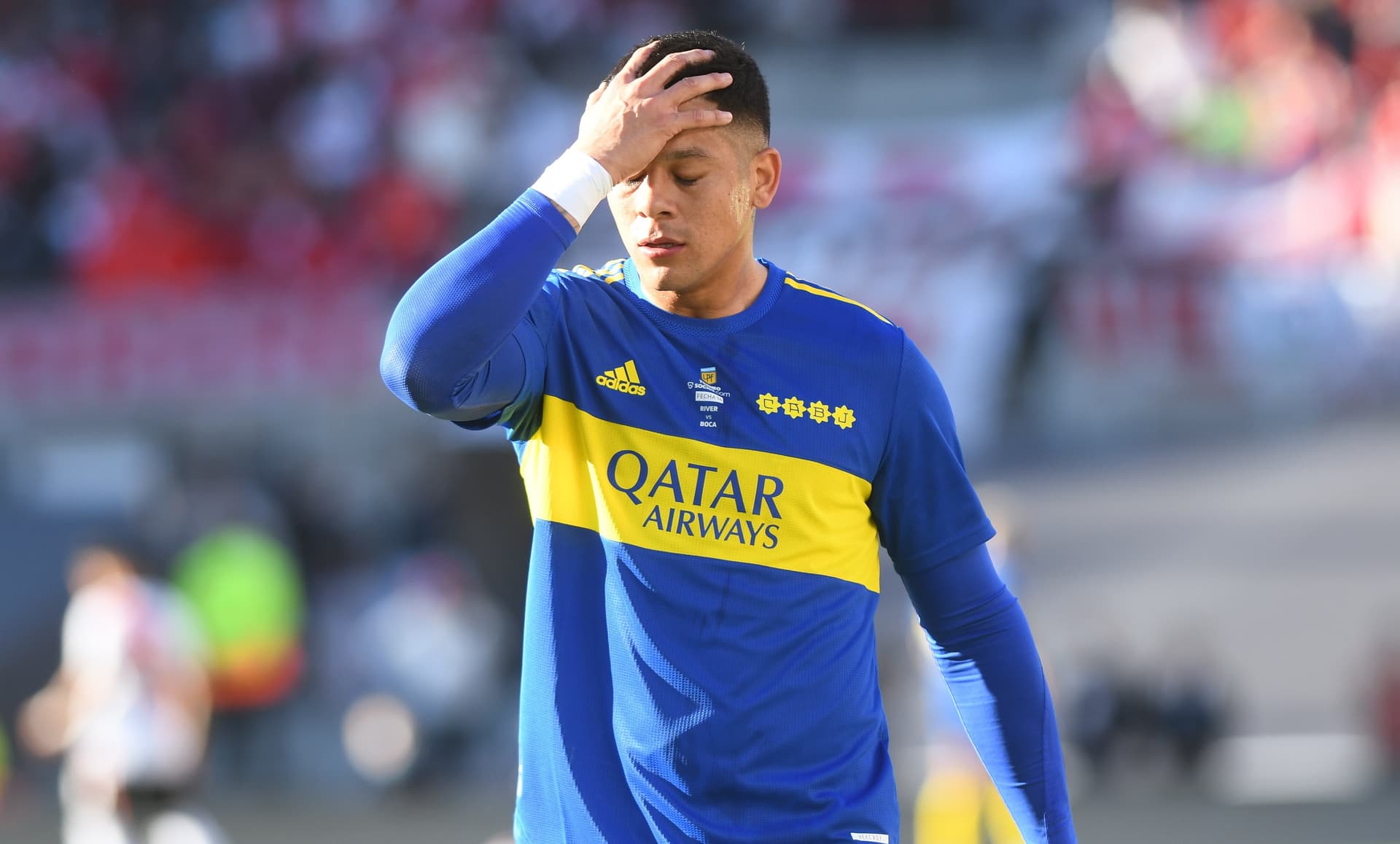 El exfutbolista del Xeneize criticó al zaguero por su infantil expulsión en el partido.