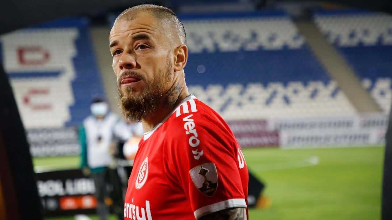 El exfutbolista, recientemente retirado de la práctica profesional, admitió que le hubiese gustado jugar en Racing.