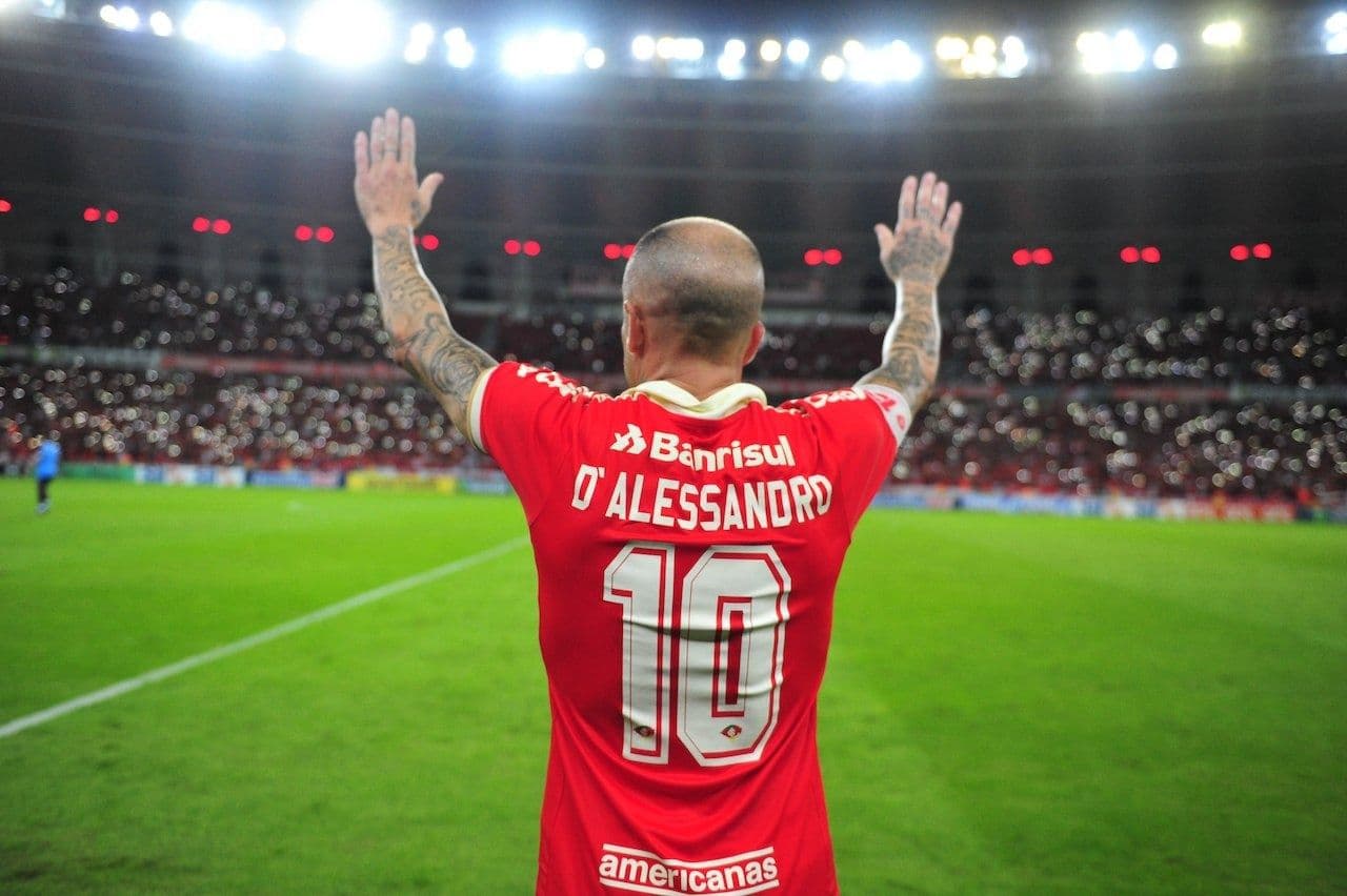 El exRiver le dijo adiós esta tarde al fútbol profesional con un verdadero golazo de despedida en el triunfo de su equipo, el Inter de Porto Alegre, por 2 a 1 ante Fortaleza.