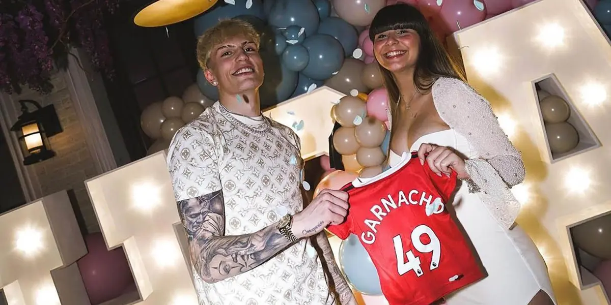 El extremo argentino del Manchester United está esperando a su primer hijo, pero lafamilia ya se agrandó.