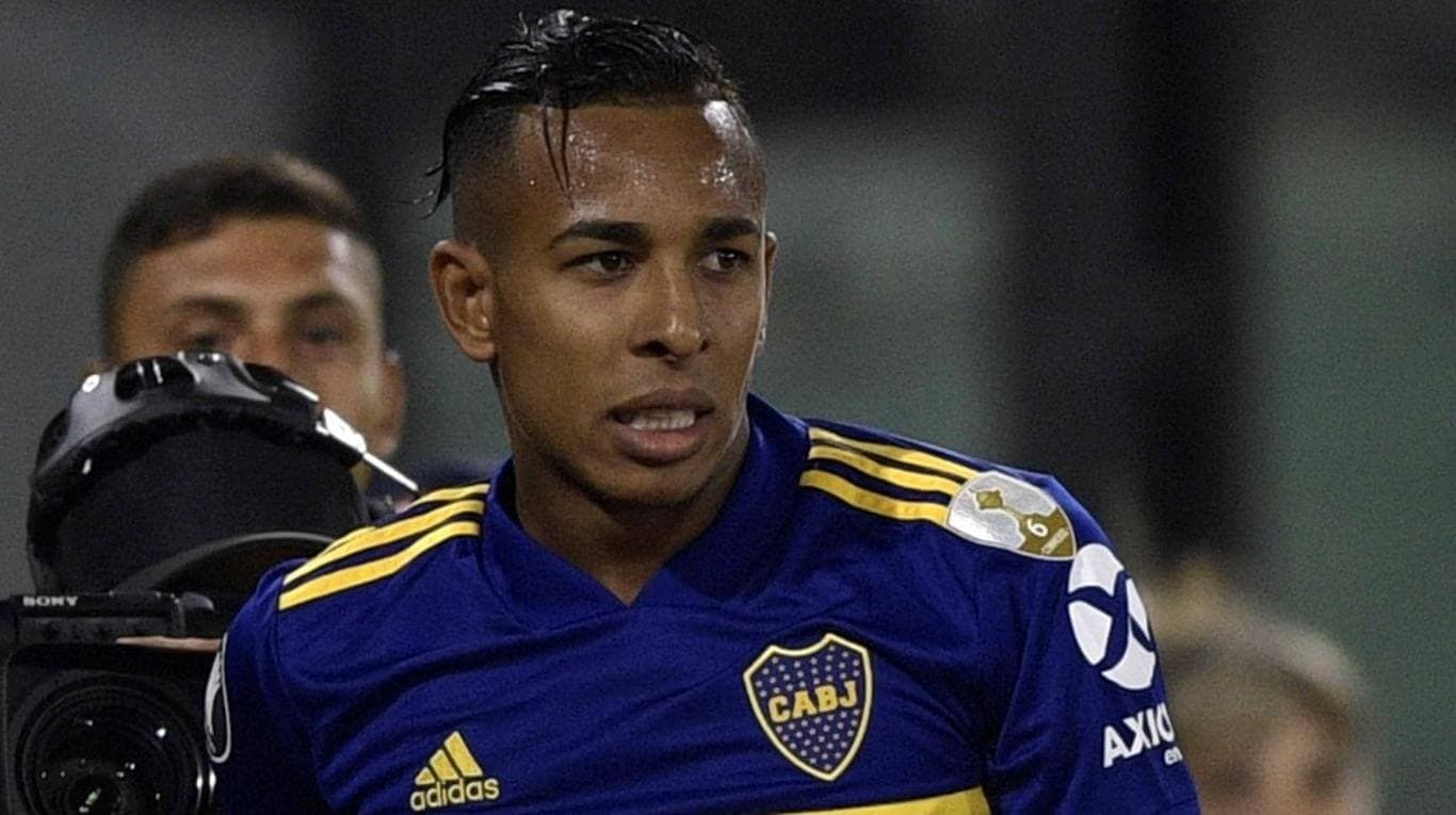 El extremo colombiano podría irse del Xeneize a mediados de año para seguir su carrera en el Viejo Continete.
