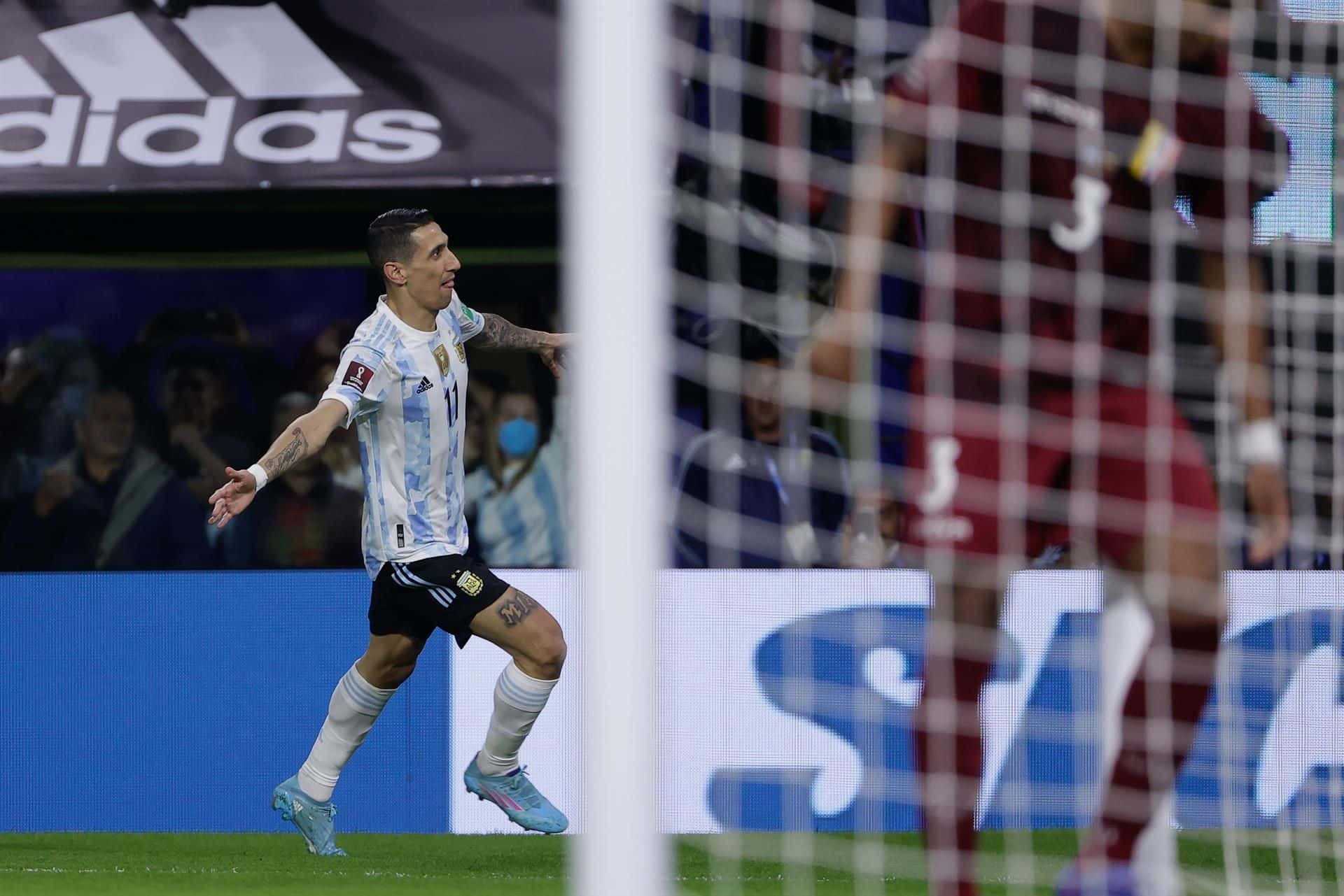 El Fideo ingresó en el segundo tiempo y marcó el 2 a 0 con un gol para el recuerdo.