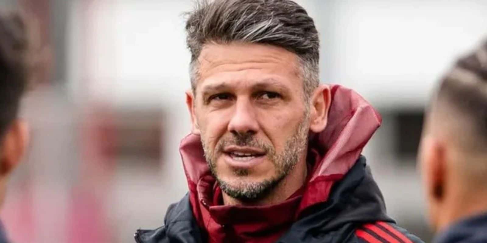 El flamante entrenador del Millonario no cuenta con un jugador y un equipo de primera ya preguntó por él.