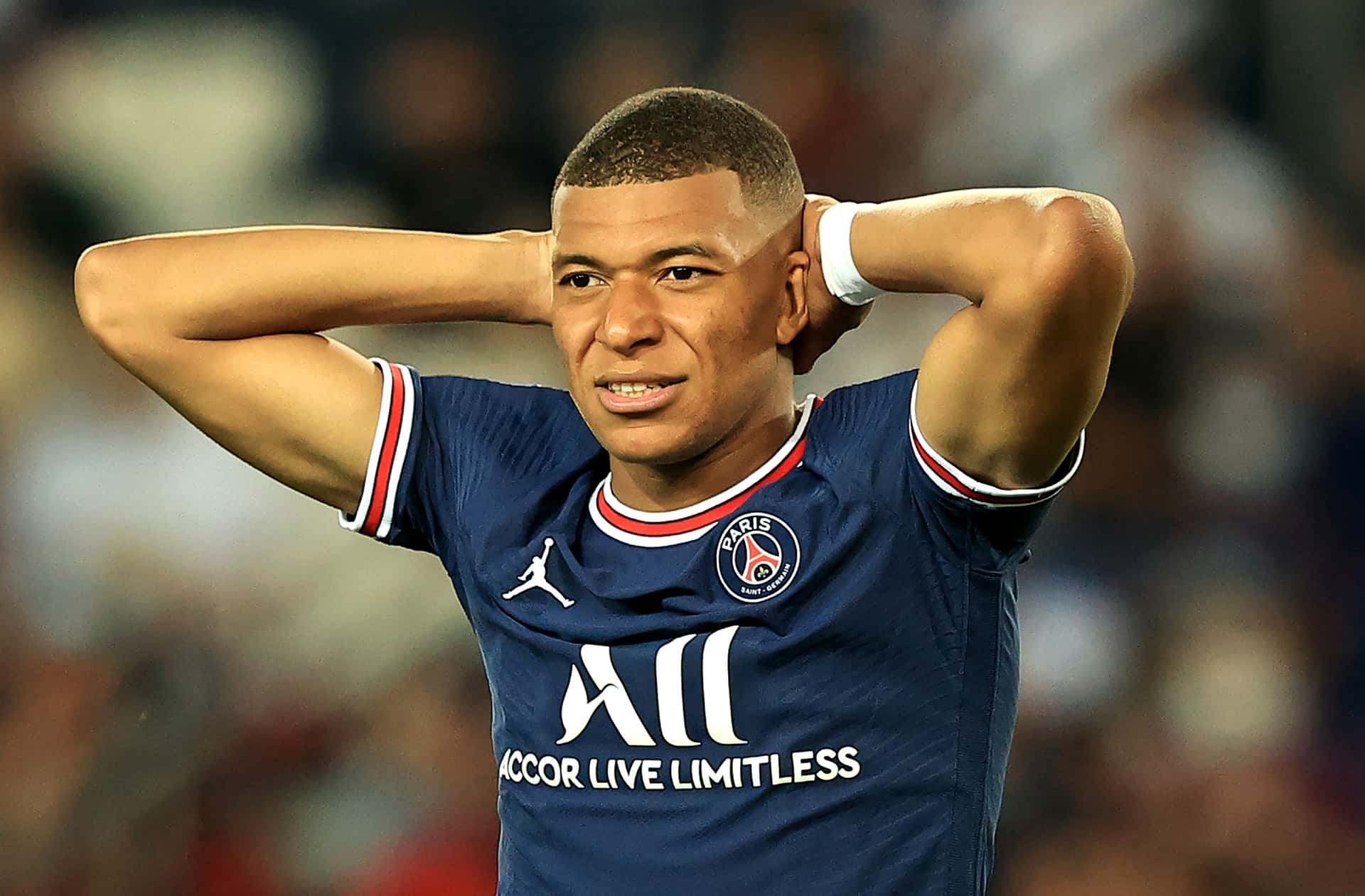 El francés tiene contrato por dos años más, y no como se dijo en un principio.
