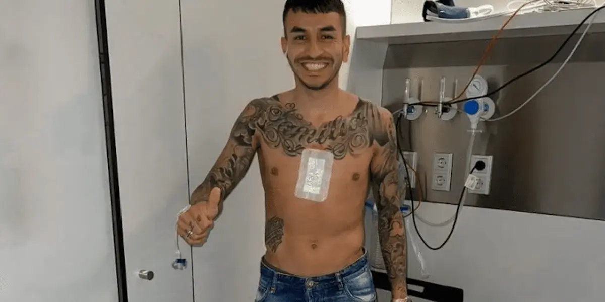 El futbolista del Atlético de Madrid se operó y lo reflejó en las redes sociales.