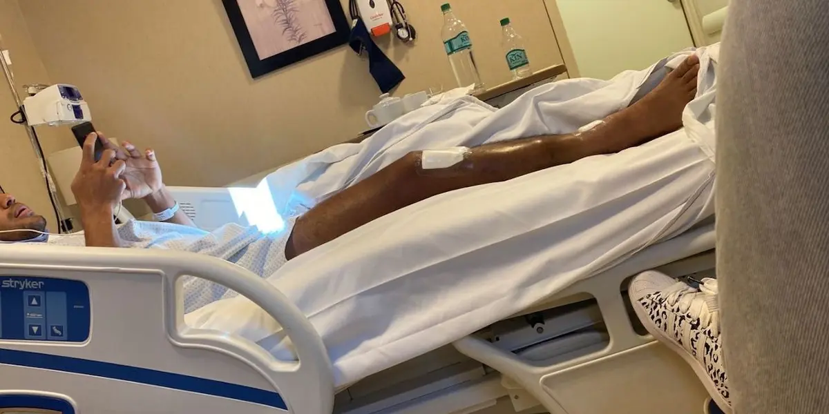 El futbolista fue intervenido por su fractura de tibia y peroné y salió todo bien, pero después existió una complicación.
