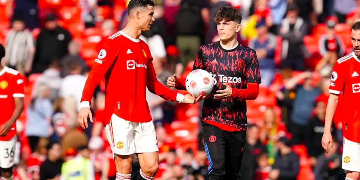 El futbolista juvenil argentino fue convocado por primera vez en el Manchester United y luego del triunfo de su equipo realizó una publicación con elogio para el portugués, que se despachó con un triplete.