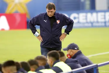El futbolista le dijo al entrenador que se quiere ir de la institución.