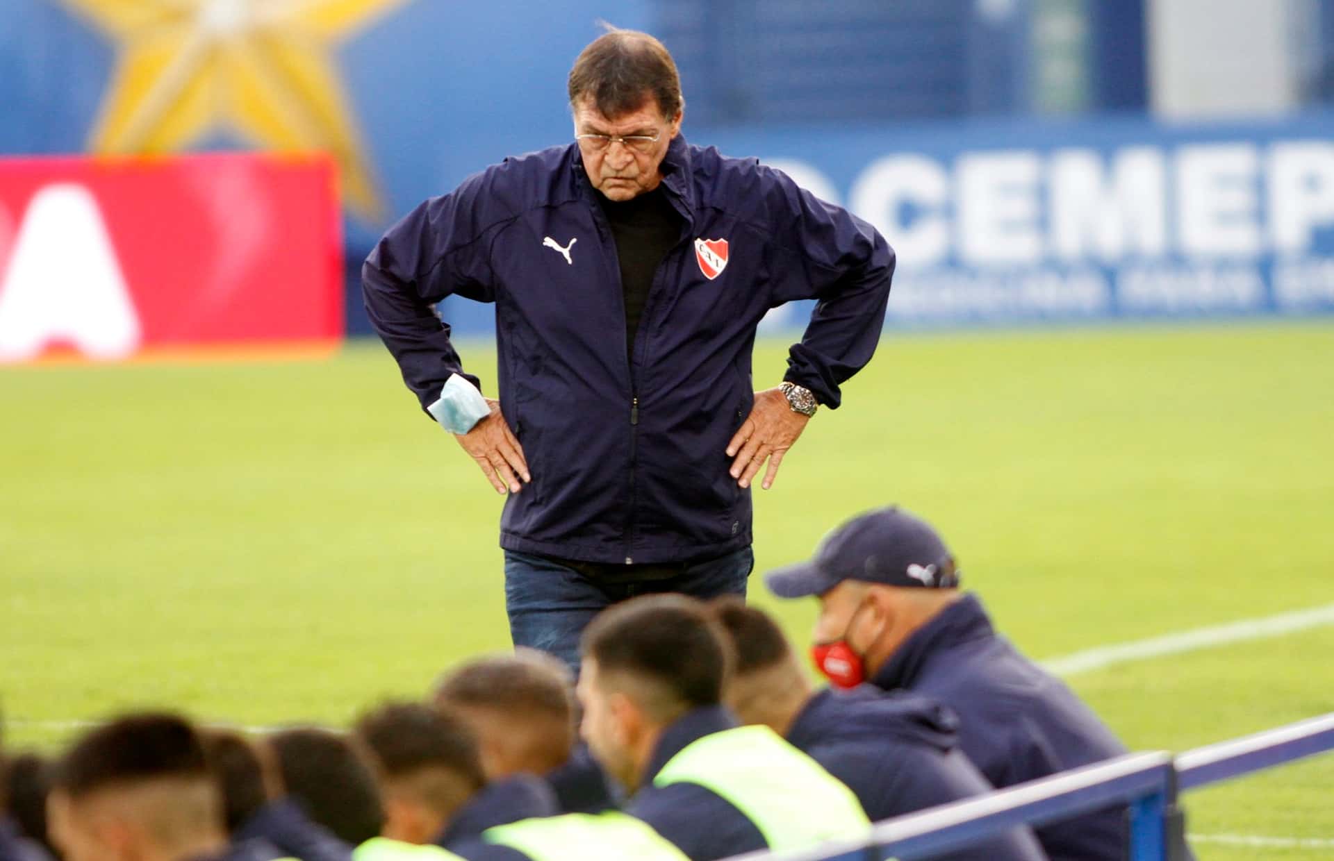 El futbolista le dijo al entrenador que se quiere ir de la institución.