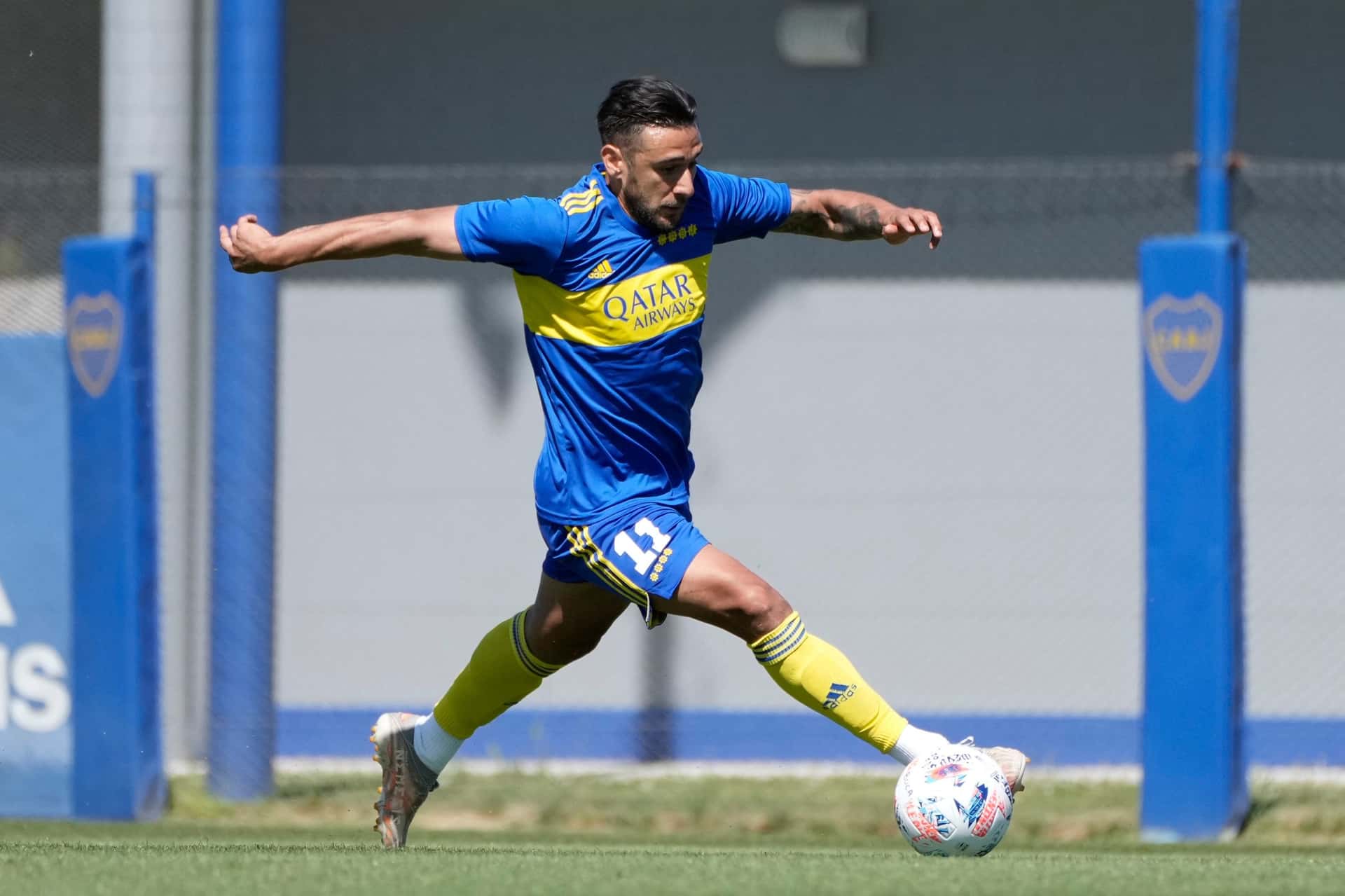 El futbolista protagonizó un hecho lamentable con su expareja y todo quedó registrado en las cámaras de seguridad de la Ciudad de Buenos Aires.