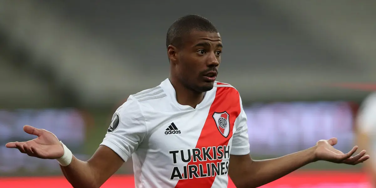 El futbolista uruguayo dio positivo de covid y fue aislado en su país natal.