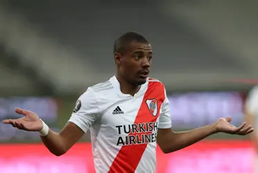 El futbolista uruguayo dio positivo de covid y fue aislado en su país natal.