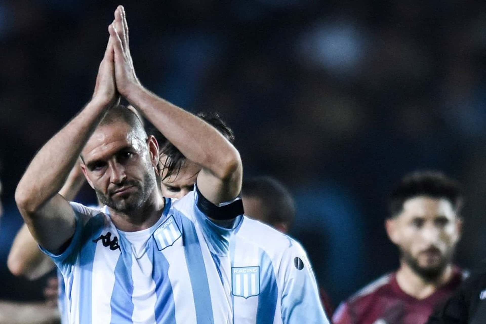 El goleador de 38 años volverá a ponerse la camiseta celesta y blanca.