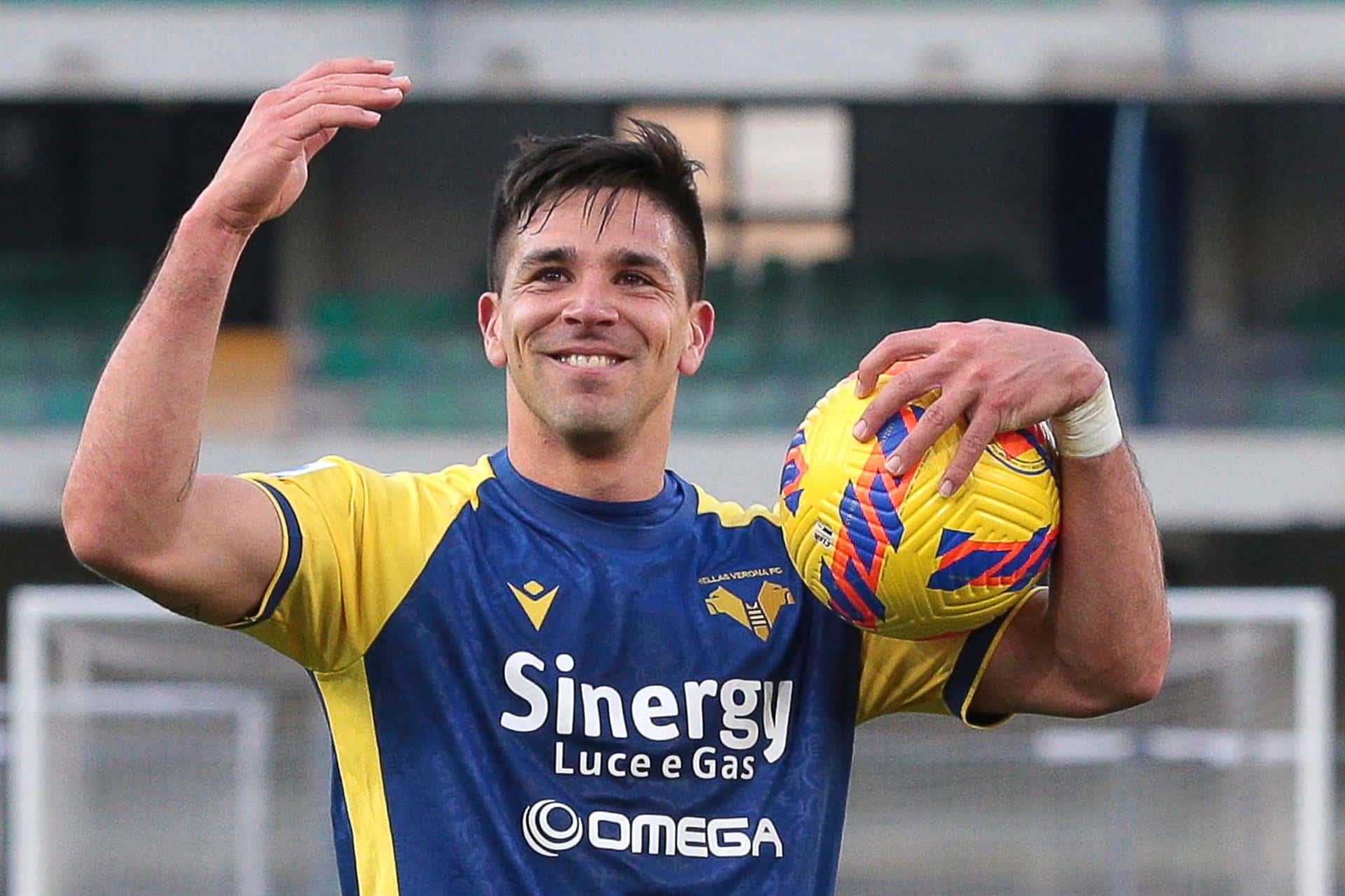 El Hellas Verona derrotó 3 a 1 al Venezia y el argentino se despachó con un triplete.