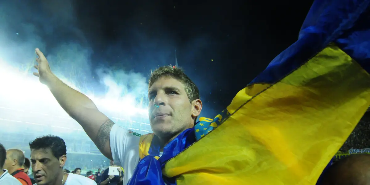 El histórico goleador del Xeneize convirtió uno de los tantos más recordados de su carrera ante el Calamar.