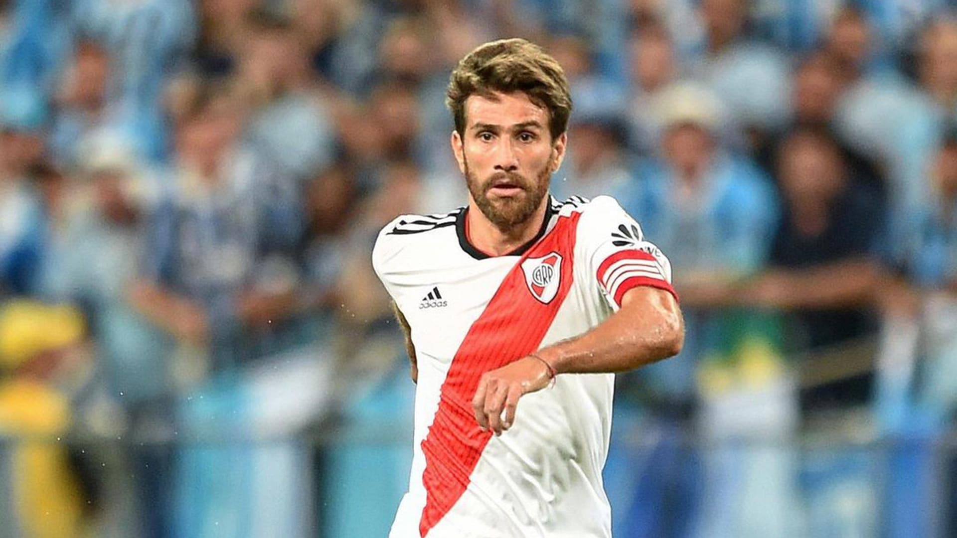 El ídolo de River invitó a Poroto y a Beto a levantar el Torfeo de Campeones con él.