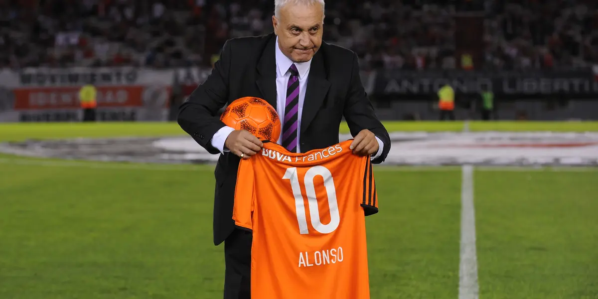El ídolo del Millonario defendió al futbolista colombiano, que viene levantando su nivel en los últimos partidos.