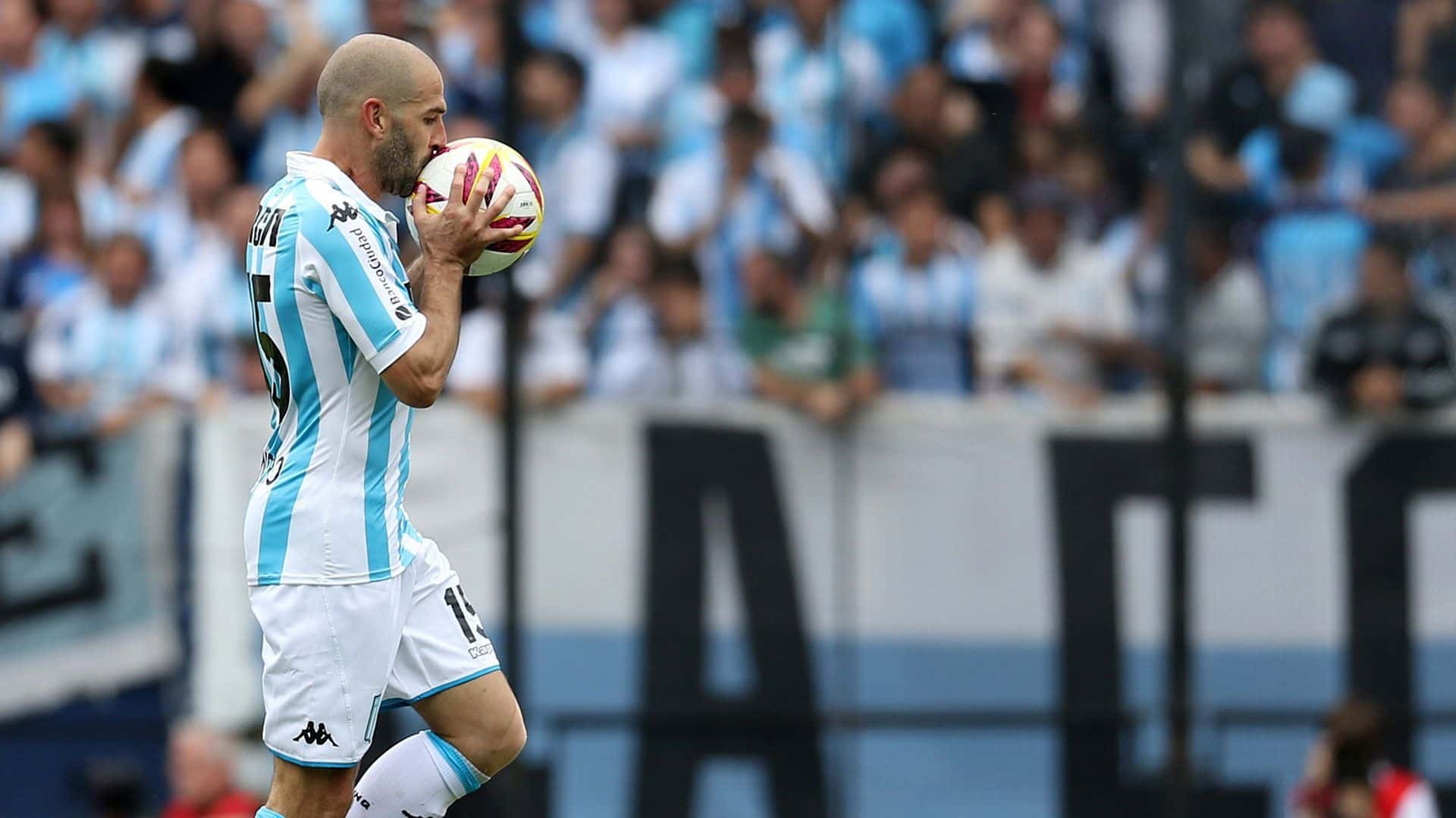 El ídolo jugó su último partido en la Academia en lo que fue victoria 2 a 1 ante Godoy Cruz.
