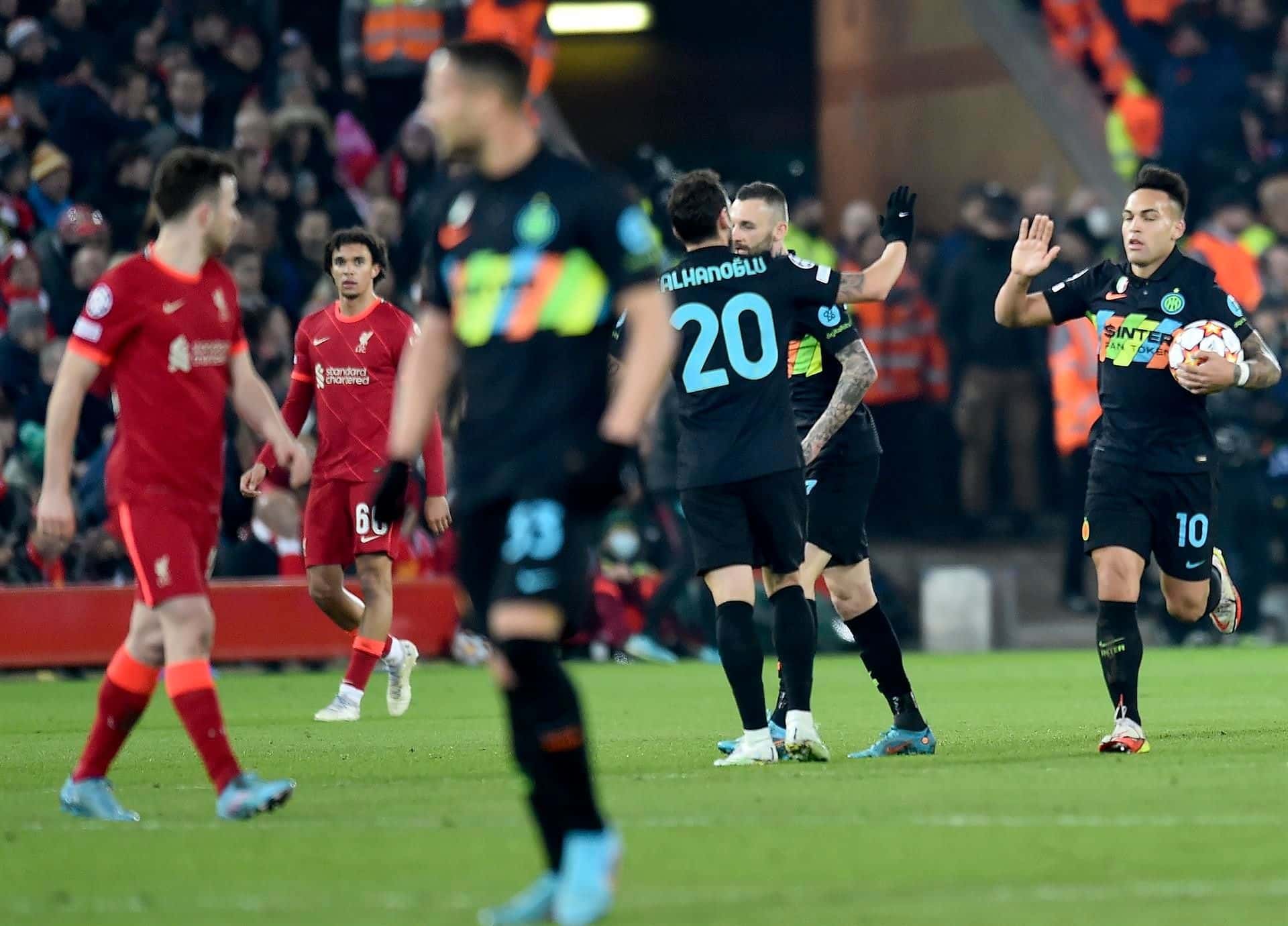 El Inter derrotó a Liverpool en Inglaterra por 1 a 0, pero el 0-2 de la ida en Milan le dio la clasificación al conjunto inglés a los cuartos de final de la Champions League.