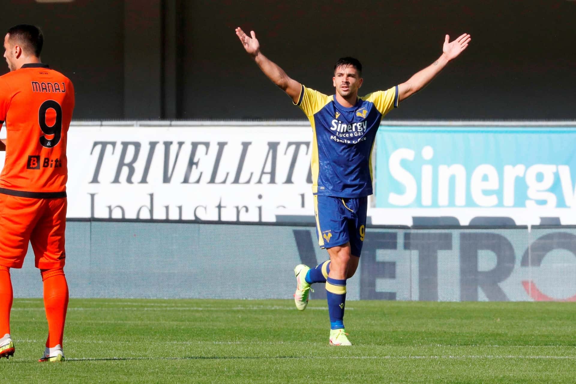 El jugador del Inter sufrió una lesión y todo indica que Giovanni Simeone será su reemplazante.