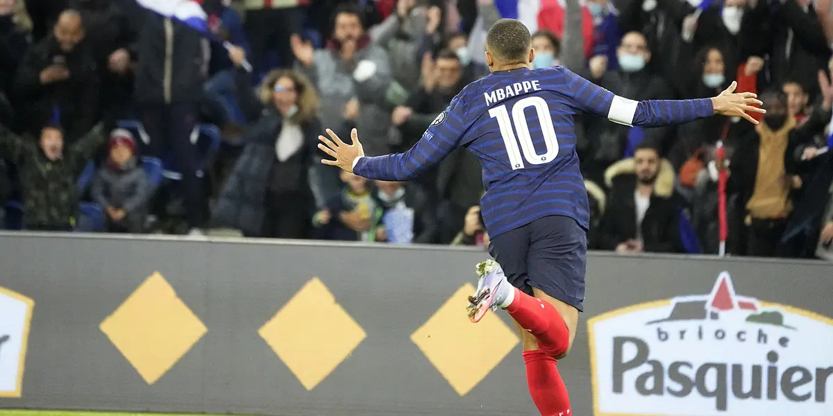 El jugador del PSG marcó cuatro goles en el triunfo del campeón del mundo ante Kazajistán por 8 a 0.