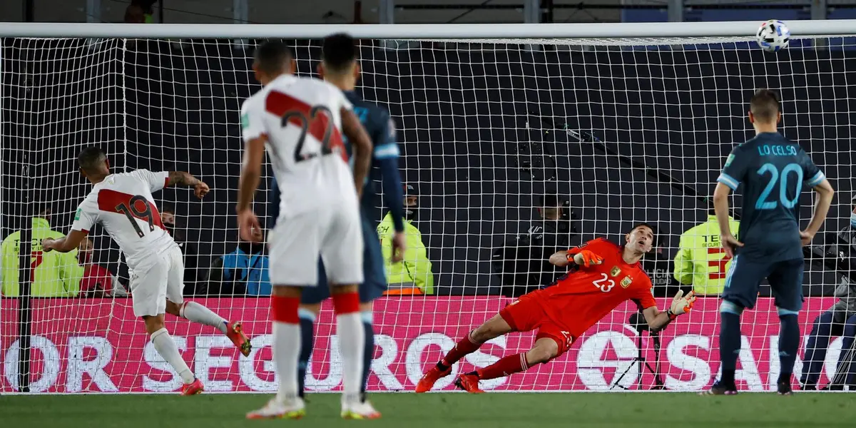 El jugador peruano debió tomar una contundente decisión luego de fallar el penal ante la Argentina y sufrir un echo injustificable. 