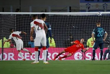 El jugador peruano debió tomar una contundente decisión luego de fallar el penal ante la Argentina y sufrir un echo injustificable. 