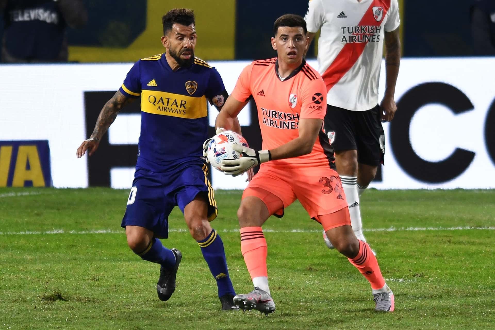 El juvenil que debutó en Primera tuvo atajadas claves durante todo el partido.