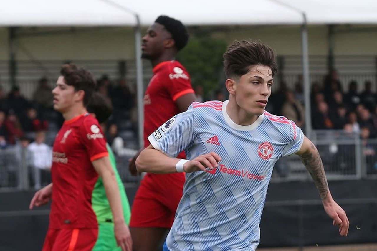 El juvenil, que hace unos días debutó en el equipo mayor, marcó un verdadero golazo en la derrota de los Diablos Rojos ante Liverpool por 3 a 1. El pibe fue convocado por el DT de la Selección Argentina en la última convocatoria.