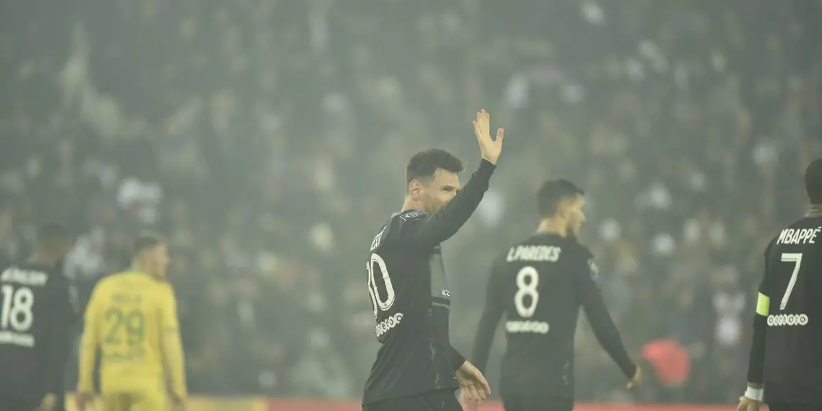 EL líder de la Ligue 1 derrotó a Nantes 3 a 1 y se mantiene en lo más alto del torneo francés.